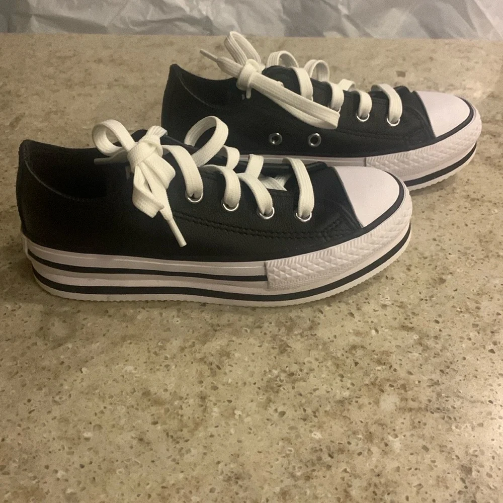 NWOT CONVERSE KIDS CHUCK TAYLOR ALL STAR 4CM LEATHER PLATFORM SNEAKERS SIZE 12